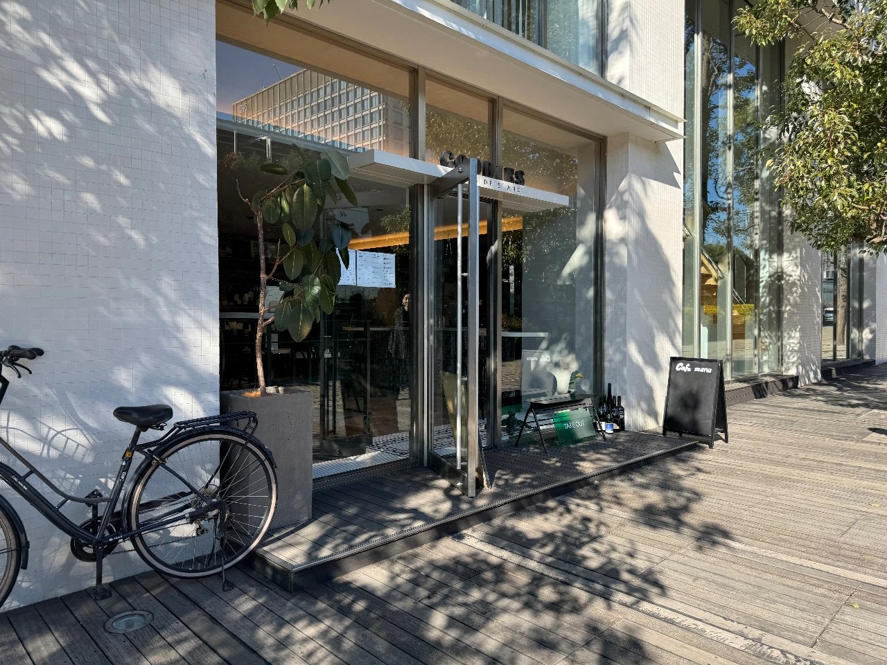 GOODIES Riverside Stand