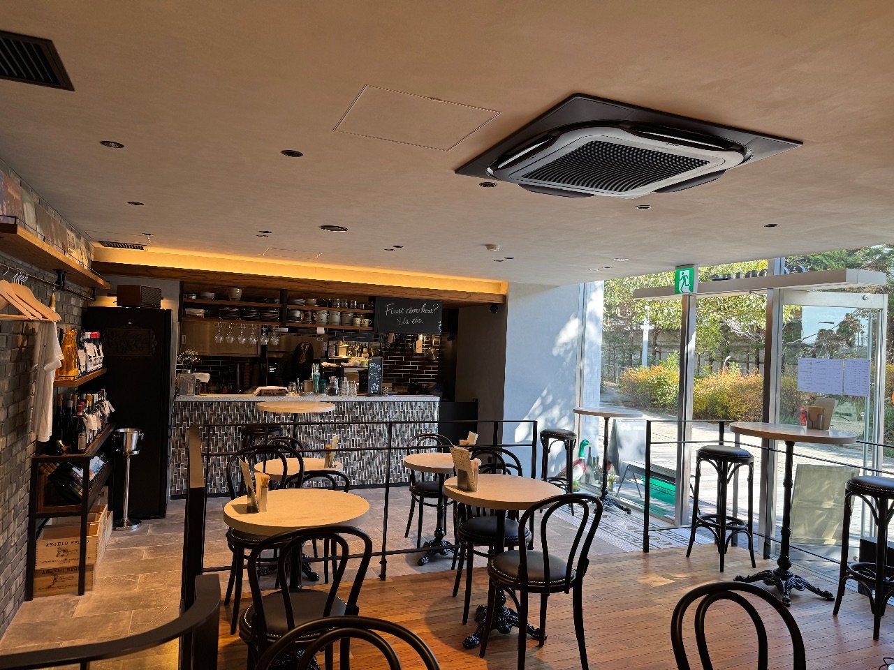 GOODIES Riverside Stand